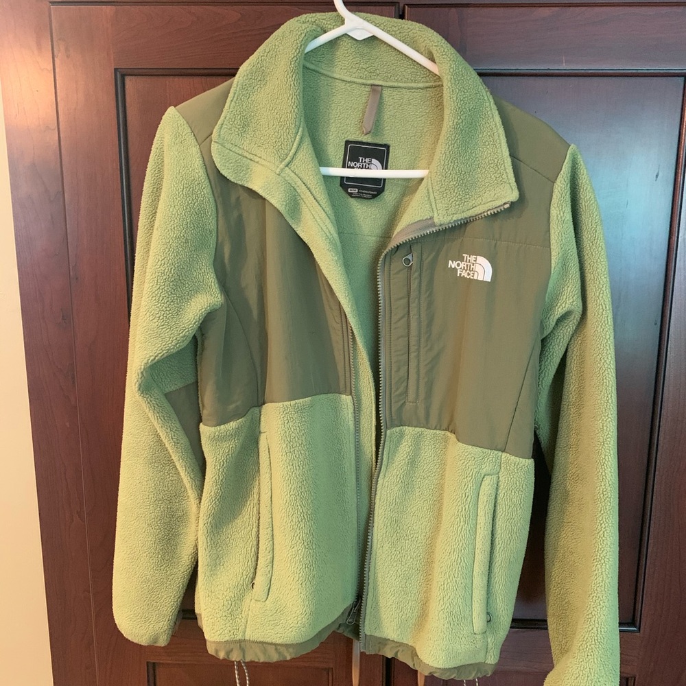 Women’s green north face